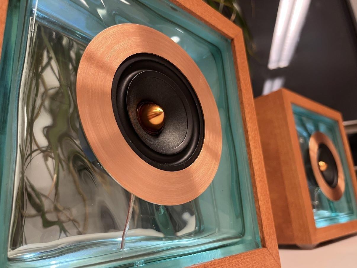 Glass Wave Speaker - Glass Detail