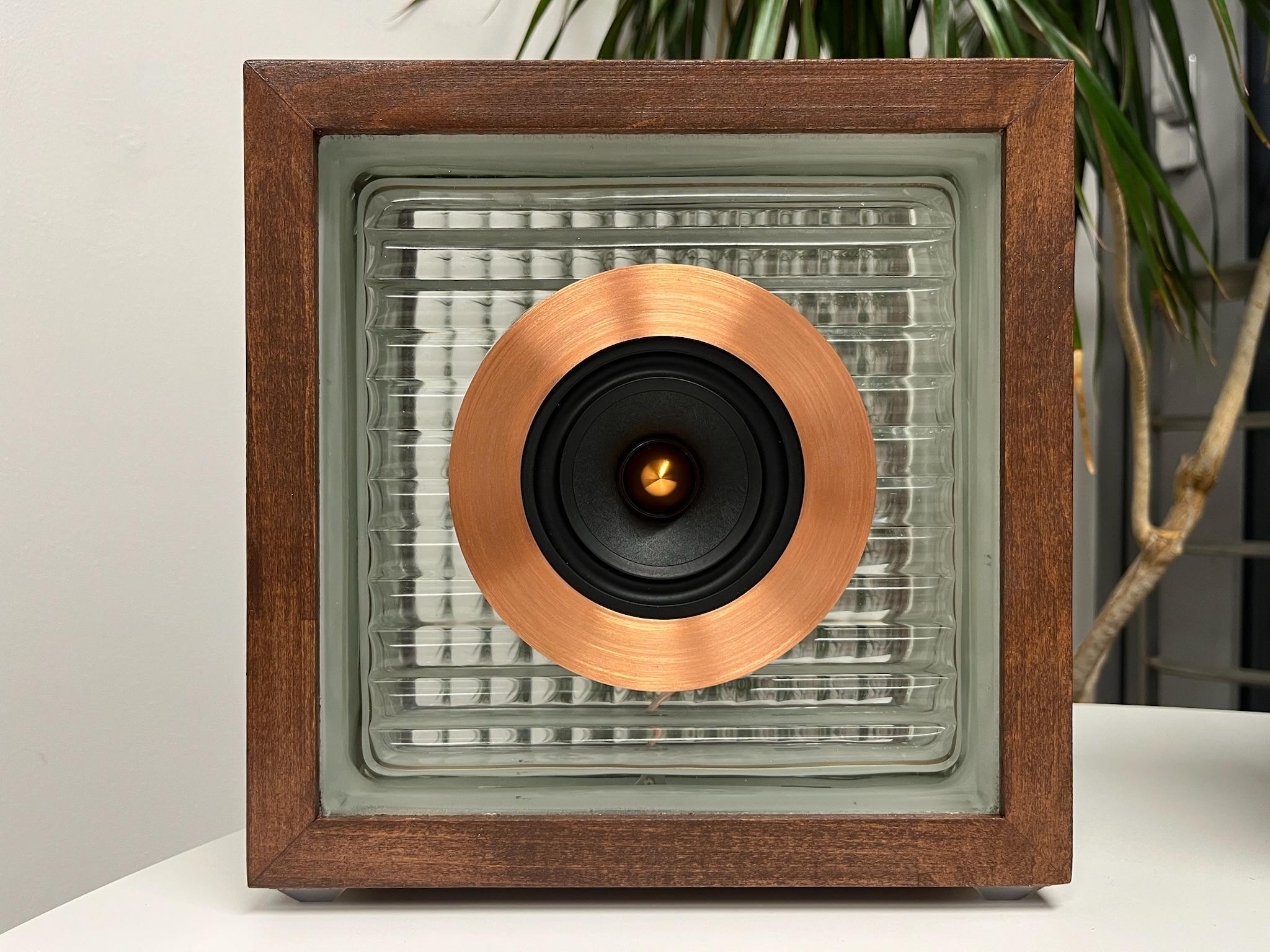 Glass Wave Speaker - Form Detail